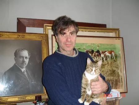 Edmond Chaboche Edmond Chaboche entouré de son arrière grand père et de son chat